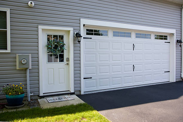 24/7 Emergency Garage Door Panel Replacement experts in Lake County County, MI